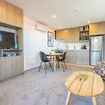 Luxury 1 Bed Apartment In Cbd