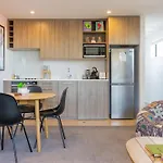 Luxury 1 Bed Apartment In Cbd