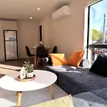 Cbd Luxury Parkside Living 2 Bedroom With Parking