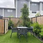 Parkside Retreat - 3 Beds -Sleeps 6 Near Westfield