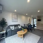 Parkside Retreat - 3 Beds -Sleeps 6 Near Westfield