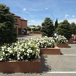 166 Majestic Court Motel
