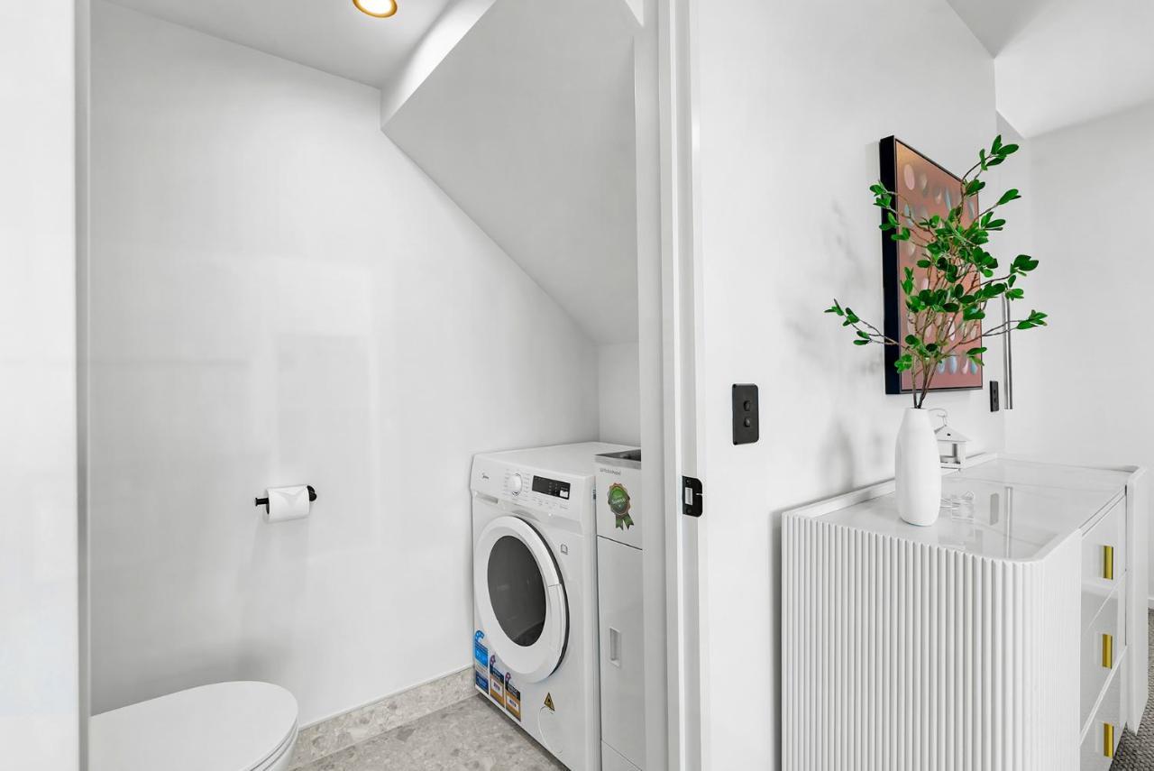 Cbd Contemporary Comfort Townhouse 2 Bed 2bath Christchurch
