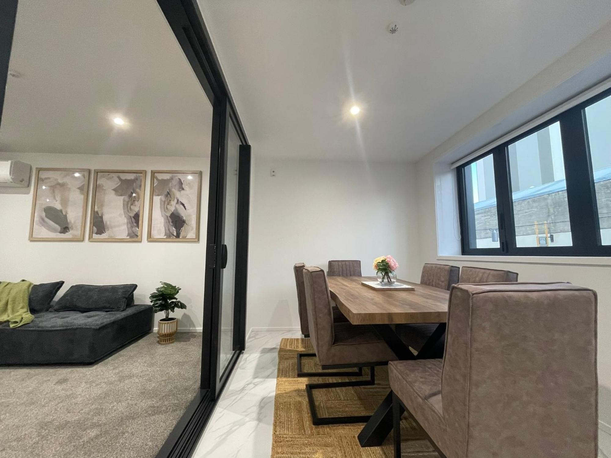 Luxury Cbd 2 Bed Near Riverside Market Free Parking! Apartment *