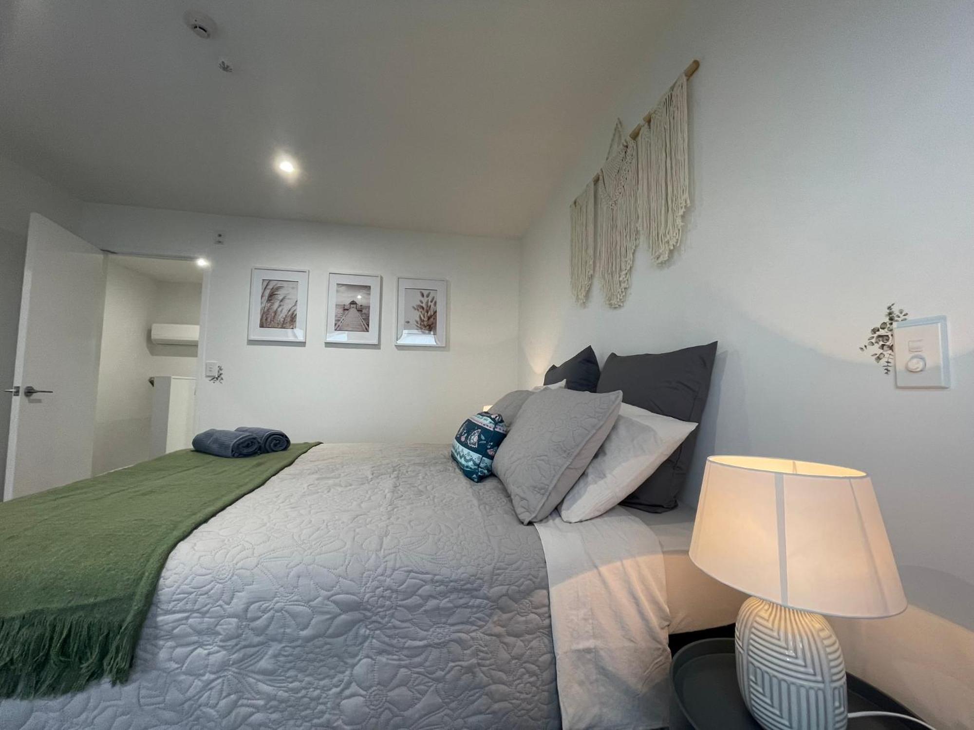 Luxury Cbd 2 Bed Near Riverside Market Free Parking! *