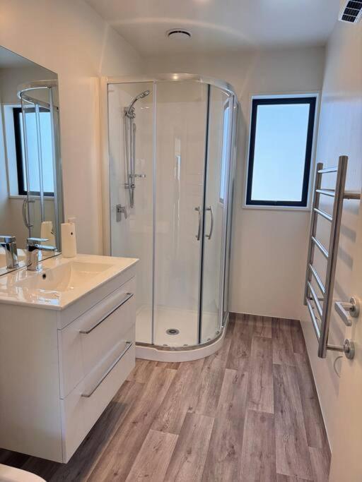 Cbd Luxury Parkside Living 2 Bedroom With Parking Apartment Christchurch