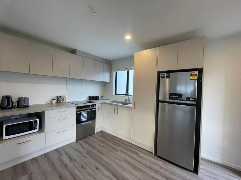 Cbd Luxury Parkside Living 2 Bedroom With Parking Apartment *