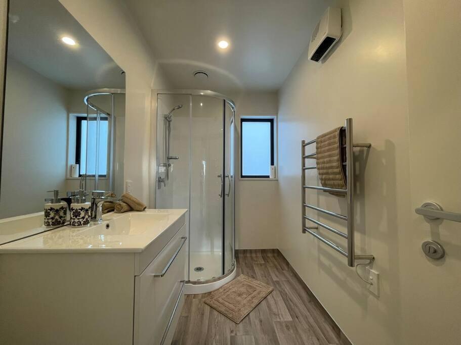 Cbd Luxury Parkside Living 2 Bedroom With Parking Apartment Christchurch
