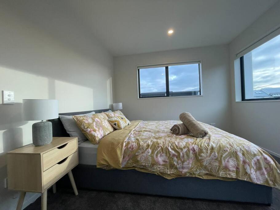 Cbd Luxury Parkside Living 2 Bedroom With Parking Apartment *