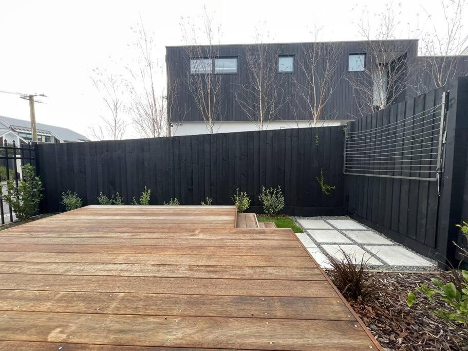 Cbd Luxury Parkside Living 2 Bedroom With Parking *