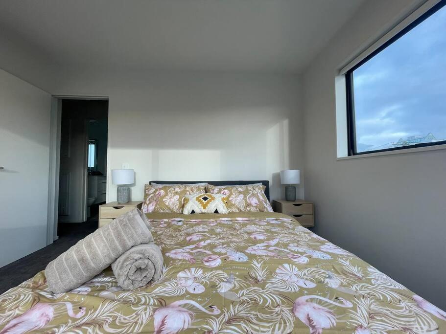 Cbd Luxury Parkside Living 2 Bedroom With Parking Apartment *
