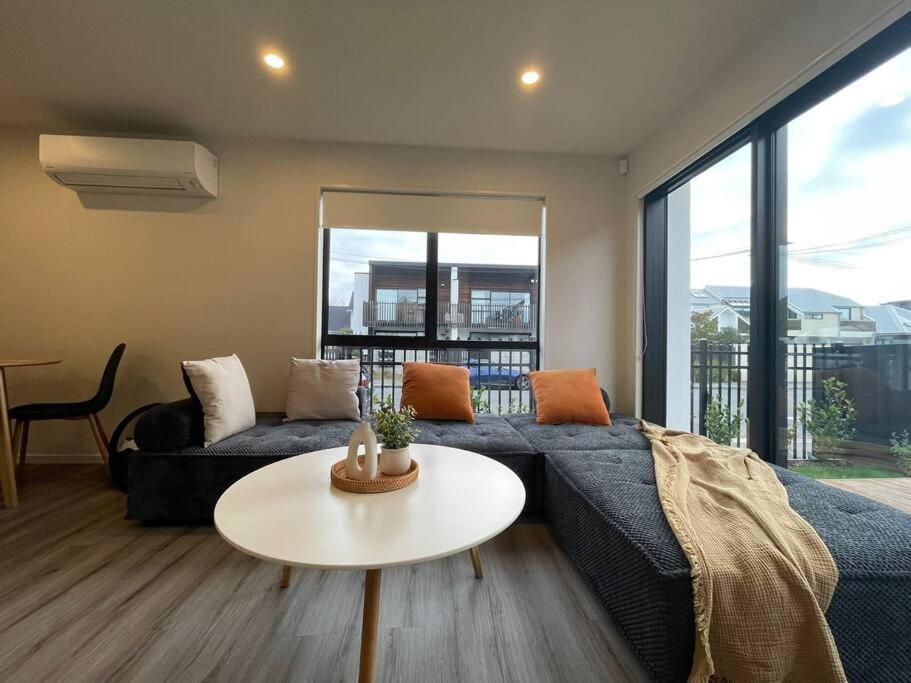 Apartment Cbd Luxury Parkside Living 2 Bedroom With Parking