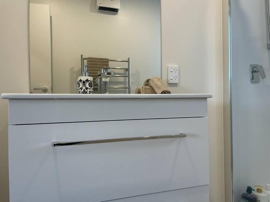 Apartment Cbd Luxury Parkside Living 2 Bedroom With Parking