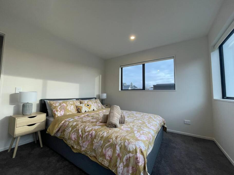 Apartment Cbd Luxury Parkside Living 2 Bedroom With Parking *