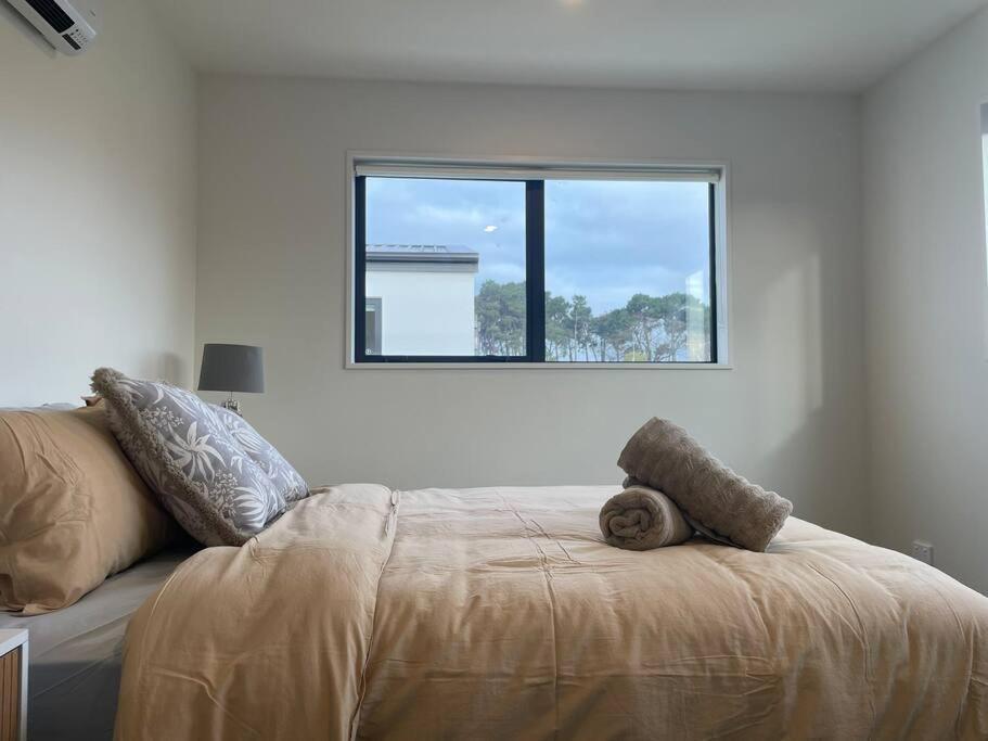 Cbd Luxury Parkside Living 2 Bedroom With Parking Apartment