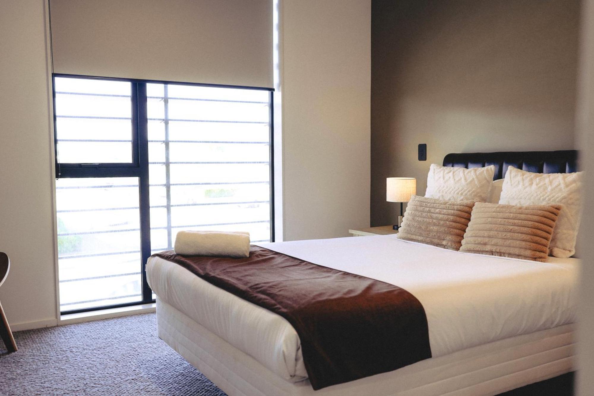 Cbd Contemporary Comfort Townhouse 2 Bed 2bath Apartment *