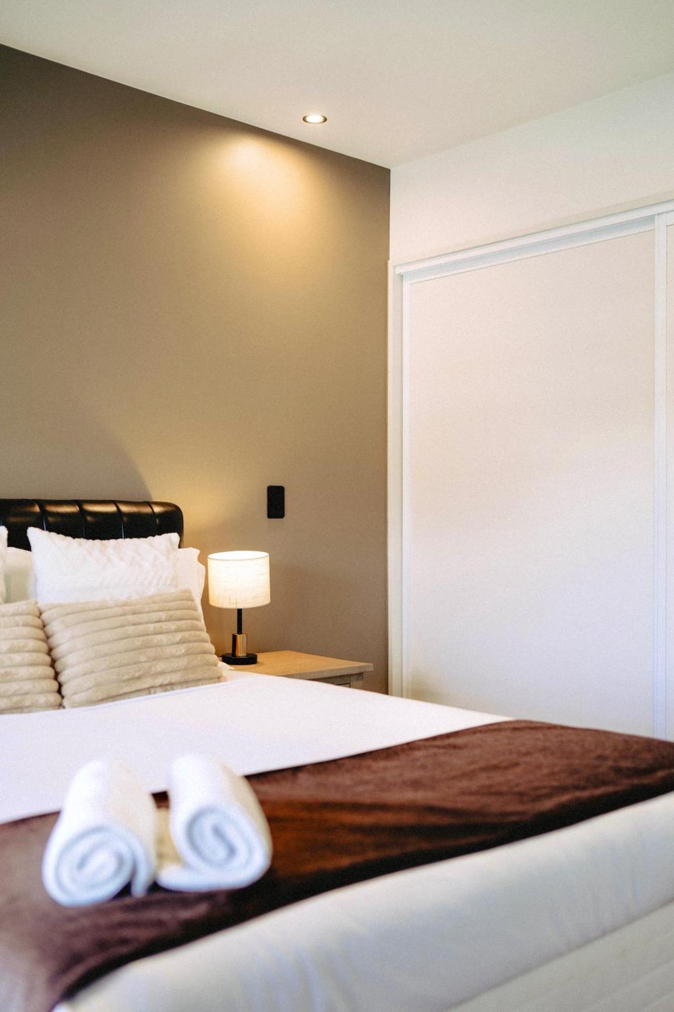 Cbd Contemporary Comfort Townhouse 2 Bed 2bath * Christchurch