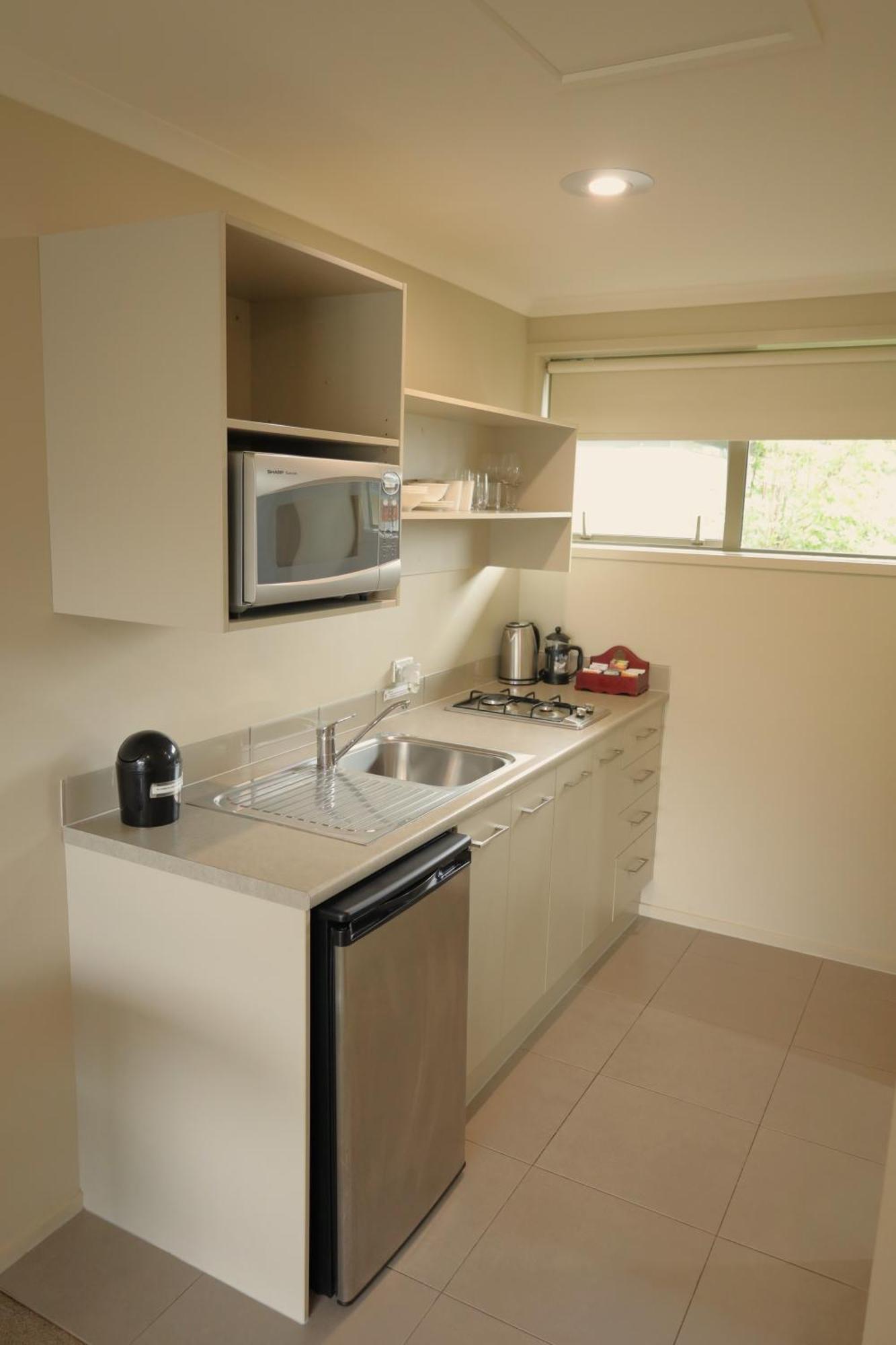 Tower Junction Motor Lodge: With Free Railway Shuttle Motel Christchurch