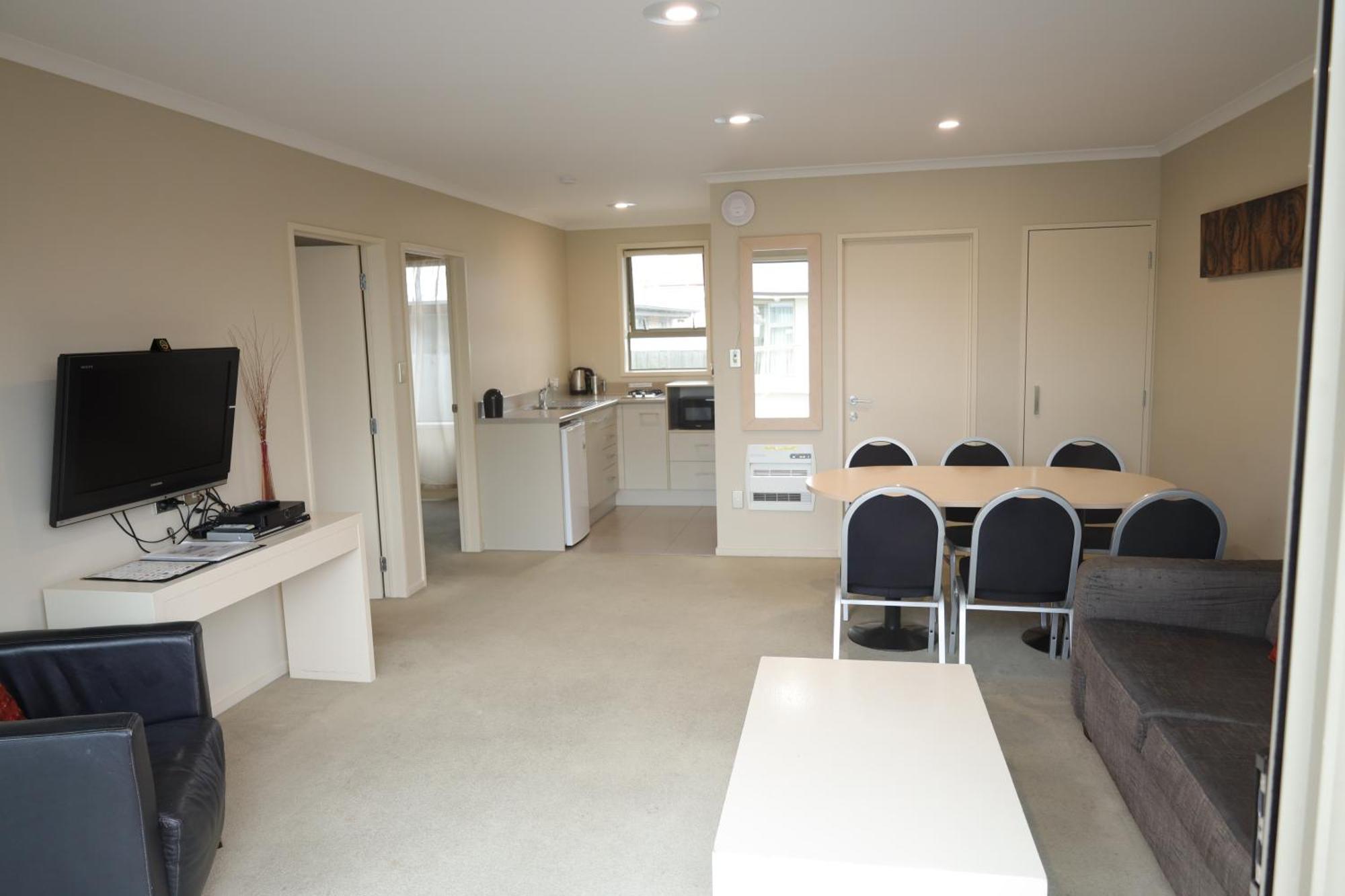 Motel Tower Junction Motor Lodge: With Free Railway Shuttle