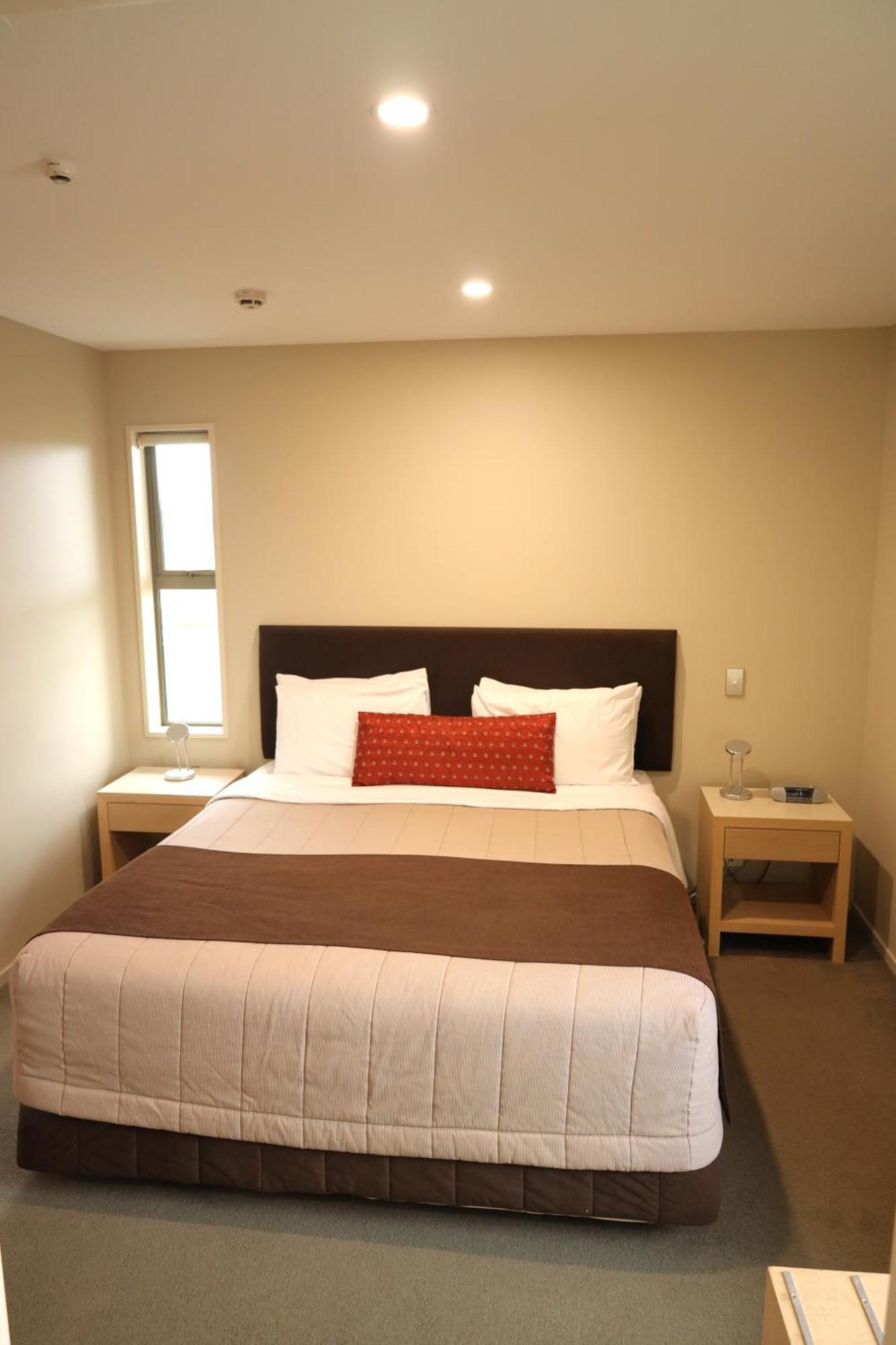 Tower Junction Motor Lodge- Motel With Airport And Railway Station Shuttle Service Motel 4*