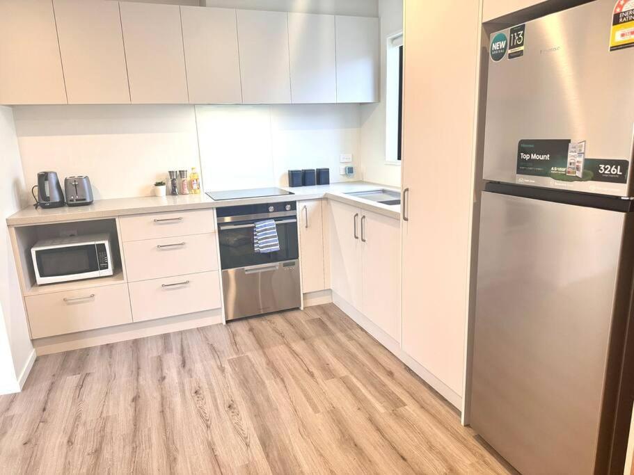 Cbd Luxury Parkside Living 2 Bedroom With Parking