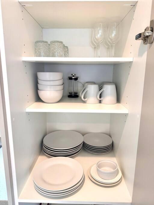 Apartment Cbd Luxury Parkside Living 2 Bedroom With Parking