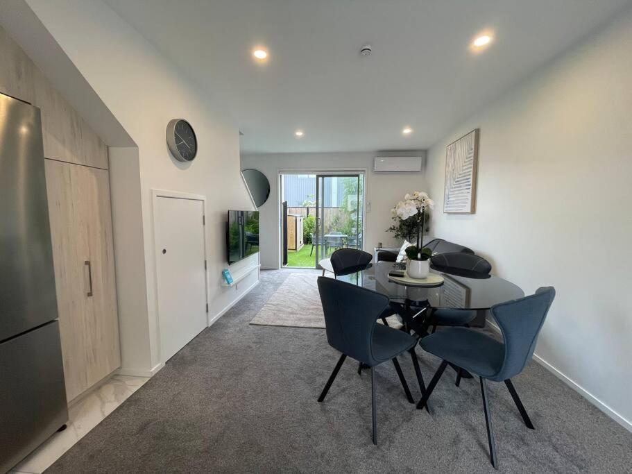 Parkside Retreat - 3 Beds -sleeps 6 Near Westfield Holiday home