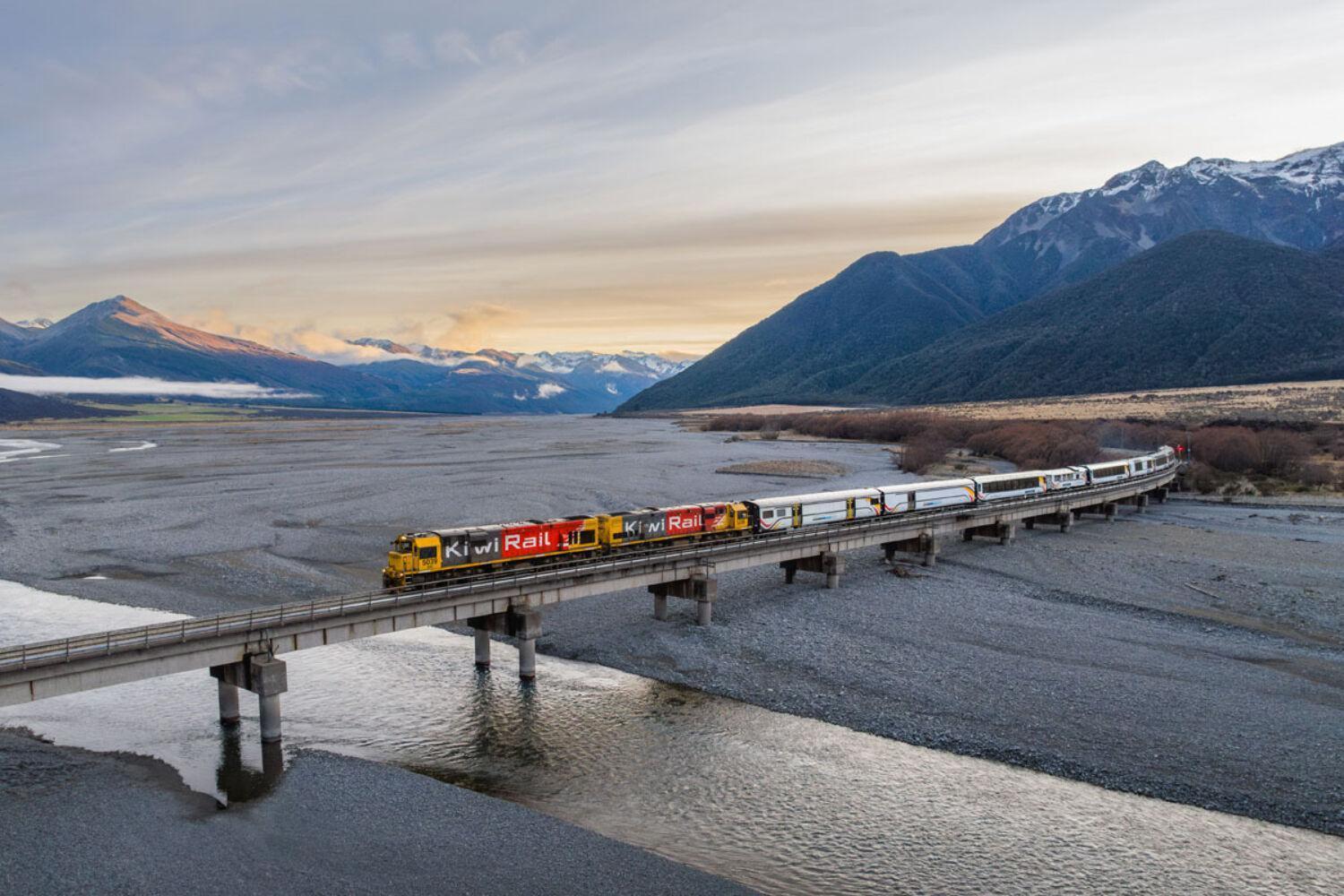 Tower Junction Motor Lodge: With Free Railway Shuttle 4*