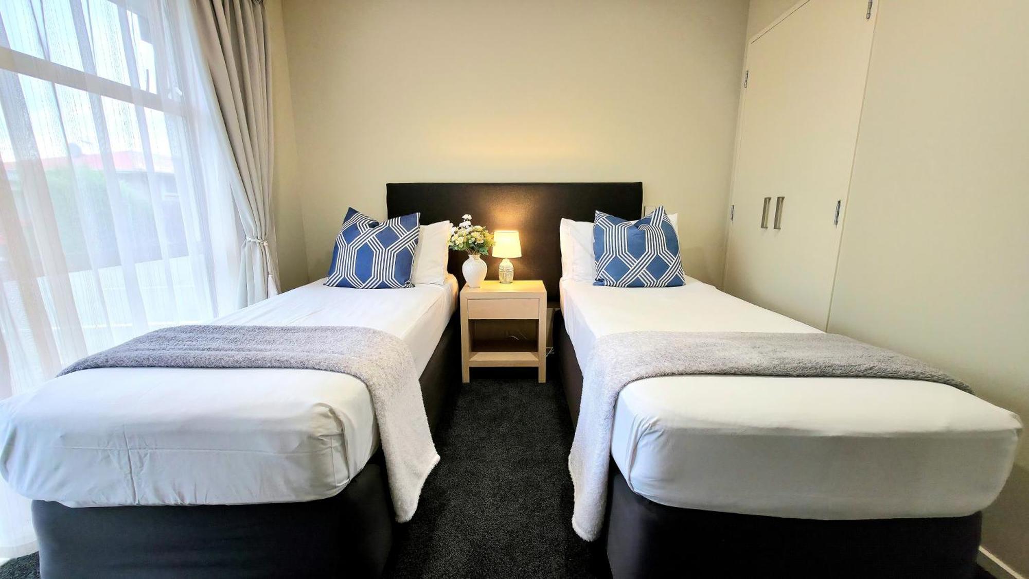 Tower Junction Motor Lodge- Motel With Airport And Railway Station Shuttle Service