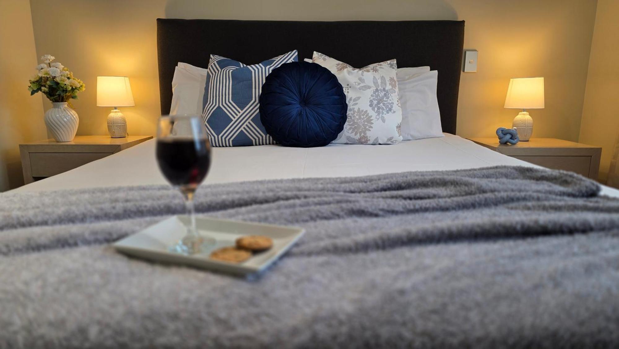 Motel Tower Junction Motor Lodge: With Free Railway Shuttle Christchurch