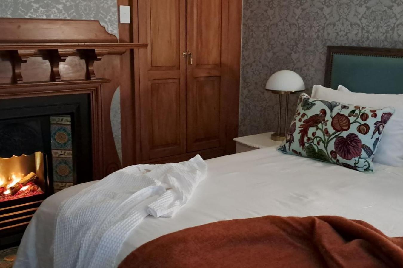 Plane Tree Bed & Breakfast *
