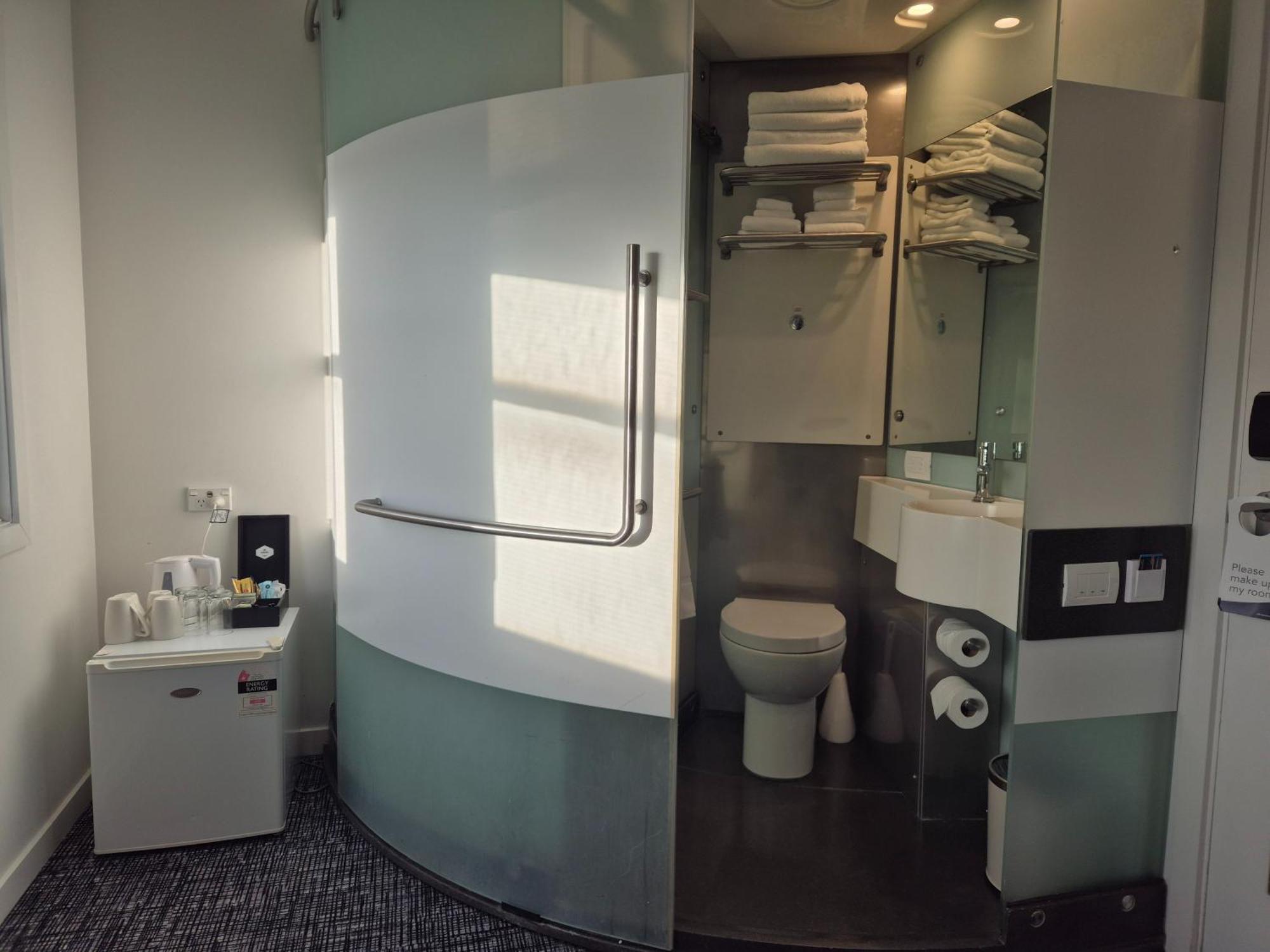 Breakfree On Cashel, An Accor 3*