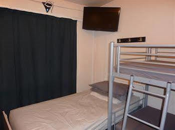 Racecourse Backpackers Hotel