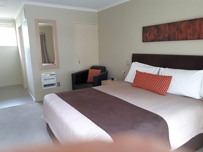 Tower Junction Motor Lodge- Motel With Airport And Railway Station Shuttle Service