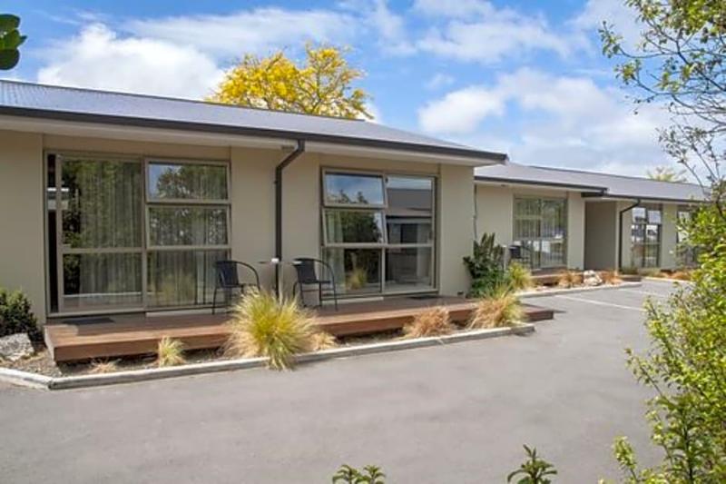 Motel Tower Junction Motor Lodge: With Free Railway Shuttle