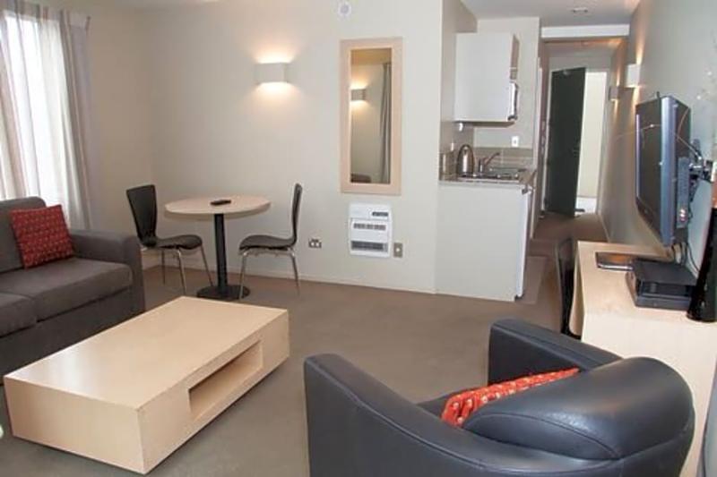 Tower Junction Motor Lodge: With Free Railway Shuttle Motel 4*