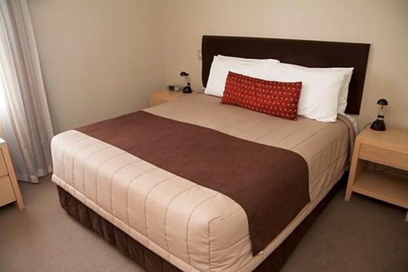 Tower Junction Motor Lodge: With Free Railway Shuttle Christchurch