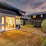 Black Manse With Convenience