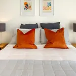 Modern 2 Bed, Hagley Park, Riverside Market