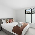 Deluxe Downtown Residence 3 Bed 3 Bath