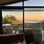Ocean Views At Rapanui Lodge- 4Br Gem With Parking