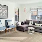 Spacious Room Near Christchurch Airport