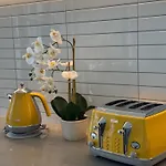 2 Bedrooms Apprtmt Plus Underground Parking In Cbd