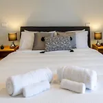 Bright & Spacious 2Br Near Ara Institute And Cbd