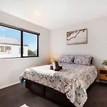 Stylish Townhouse With Hot Tub