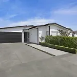 7*7 Holiday Home