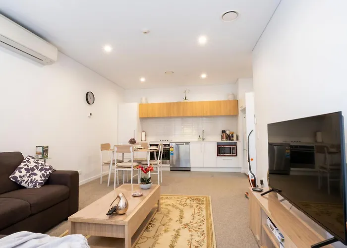 Modern, Ground Floor , Cbd, Free Parking, 2-3 Beds