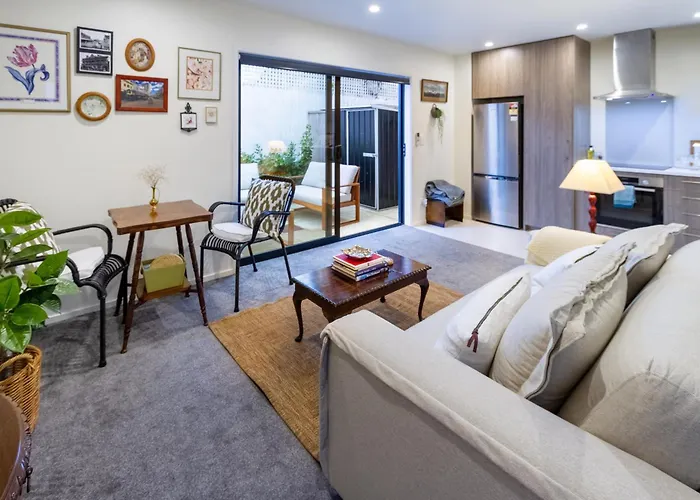 Your Charming And Cosy Urban Home Away From Home