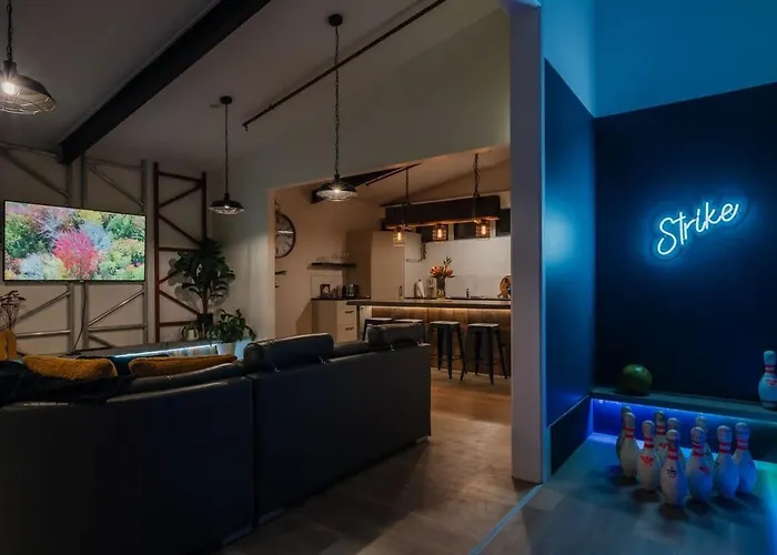 Central City Loft - Sleeps 10