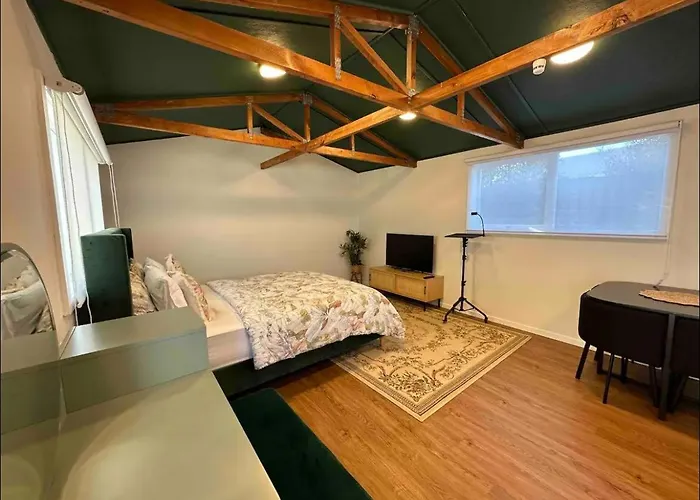 Cozy Fully Equipped Unit 12 Noon Check In